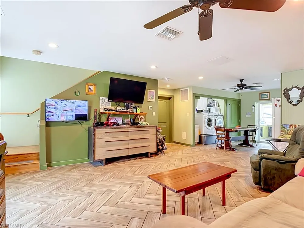 11870 Pompano Avenue Cape Coral, FL 33991