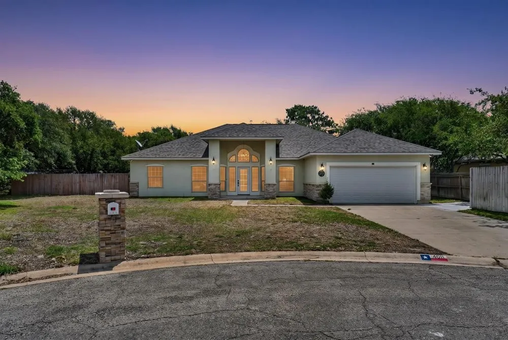 405 Cascades Rockport, TX 78382