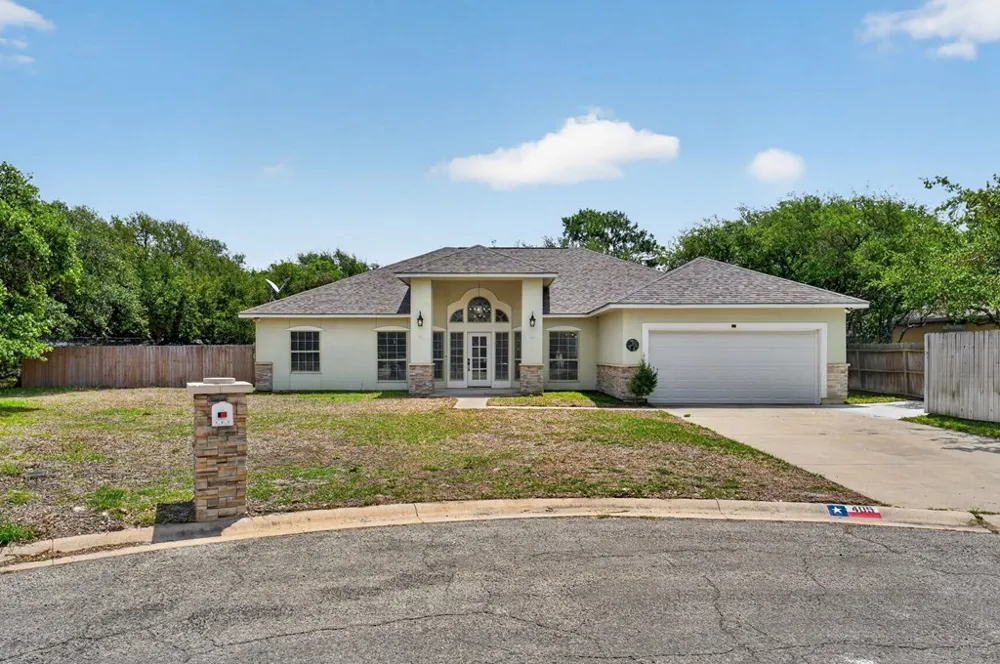 405 Cascades Rockport, TX 78382