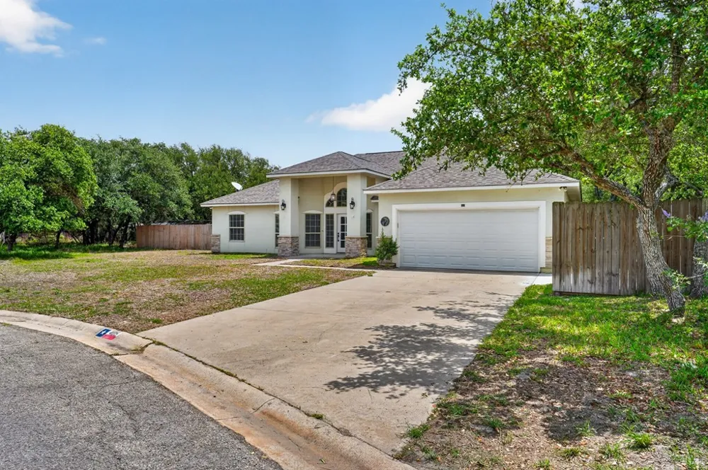 405 Cascades Rockport, TX 78382