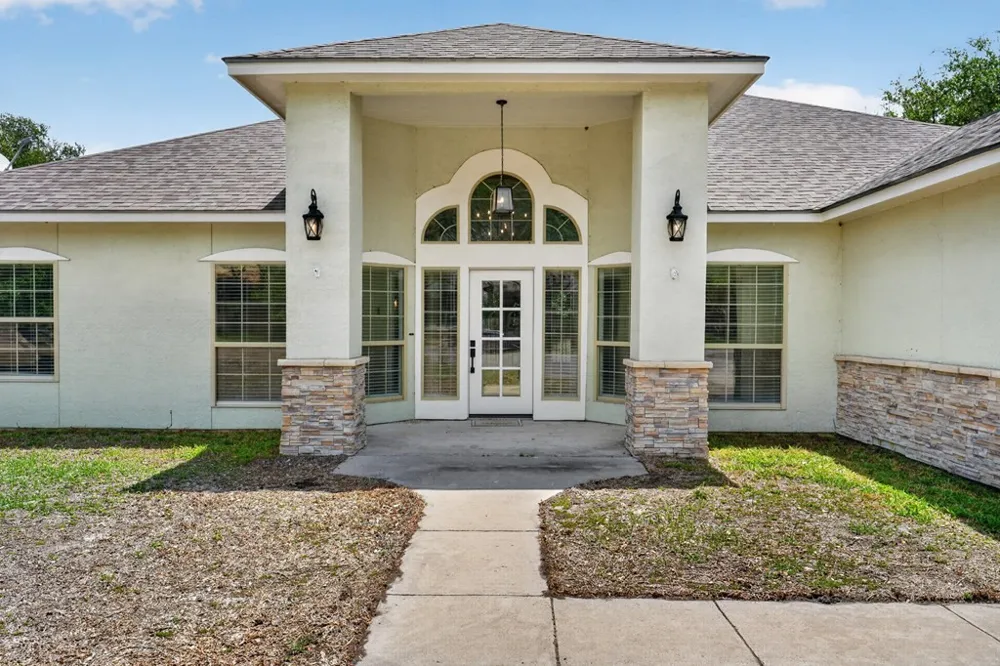 405 Cascades Rockport, TX 78382