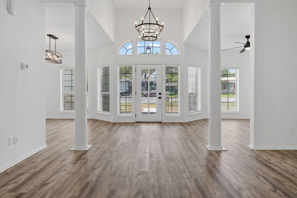 405 Cascades Rockport, TX 78382