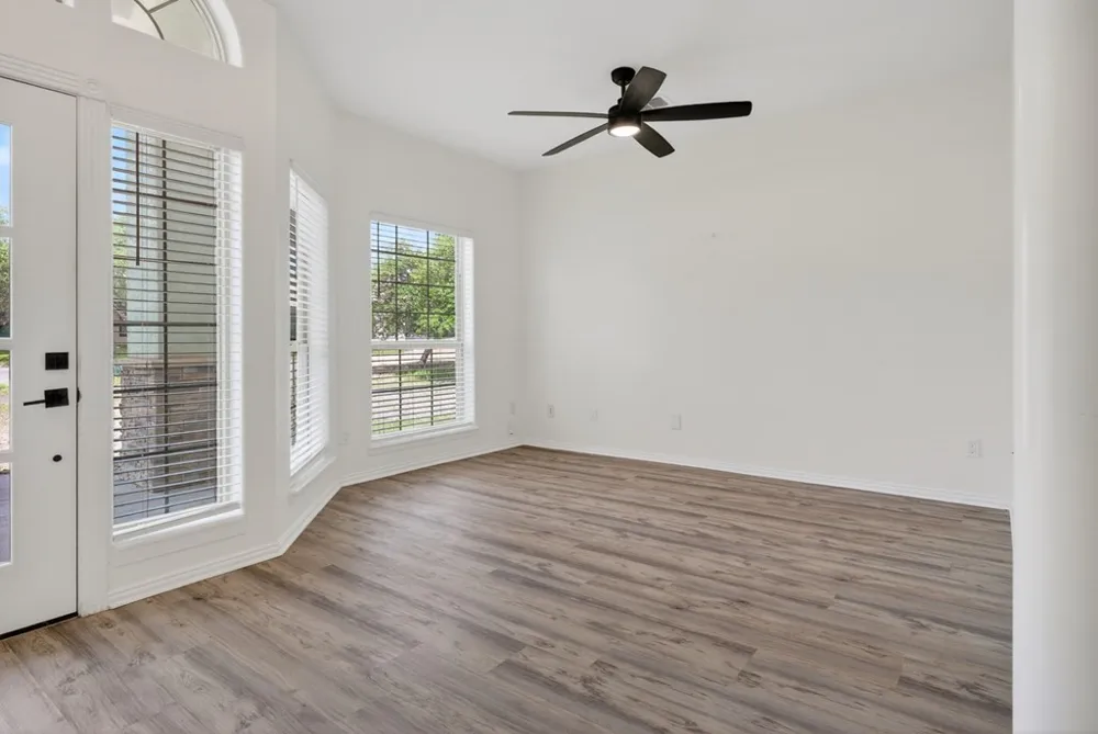 405 Cascades Rockport, TX 78382