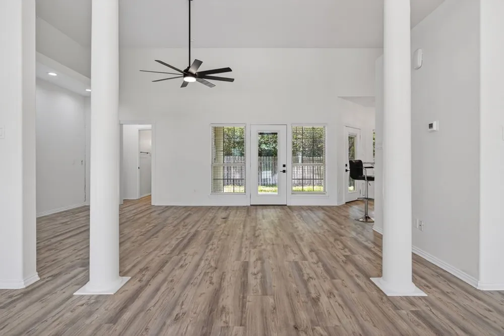 405 Cascades Rockport, TX 78382