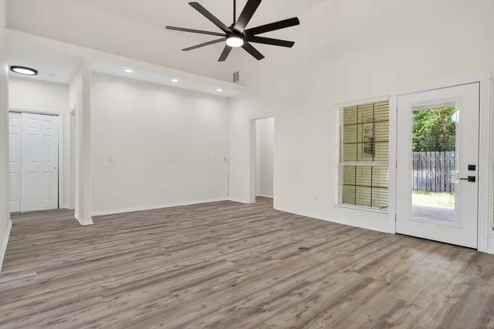 405 Cascades Rockport, TX 78382