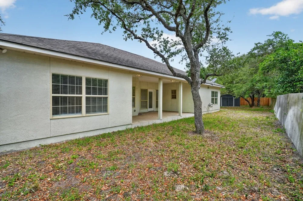 405 Cascades Rockport, TX 78382