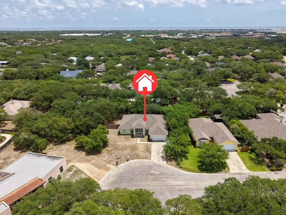 405 Cascades Rockport, TX 78382