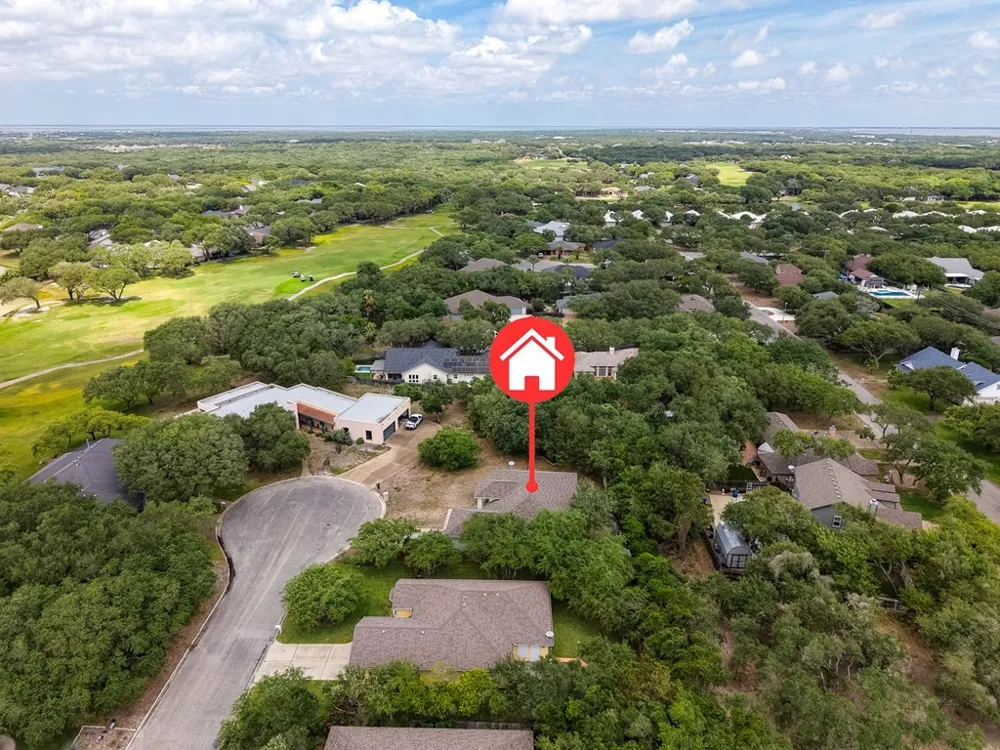405 Cascades Rockport, TX 78382