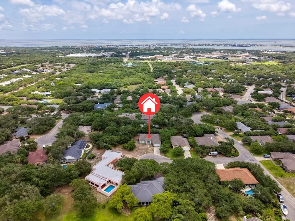 405 Cascades Rockport, TX 78382
