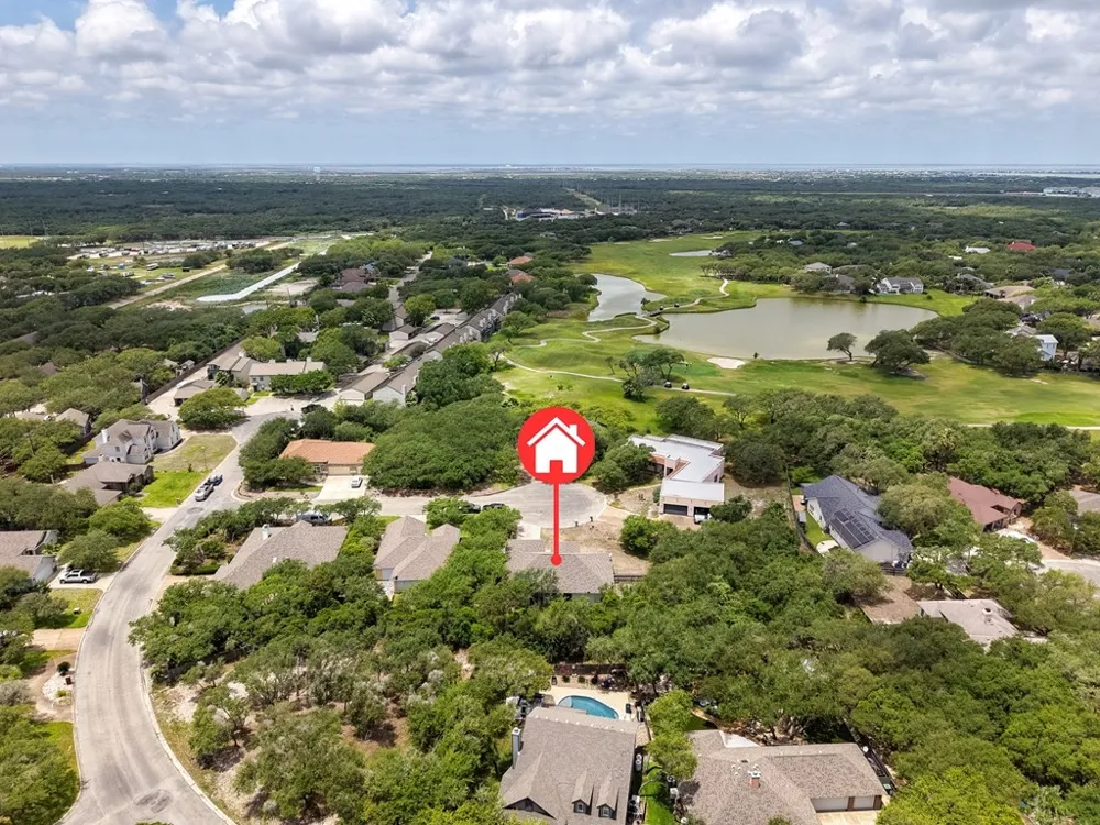 405 Cascades Rockport, TX 78382