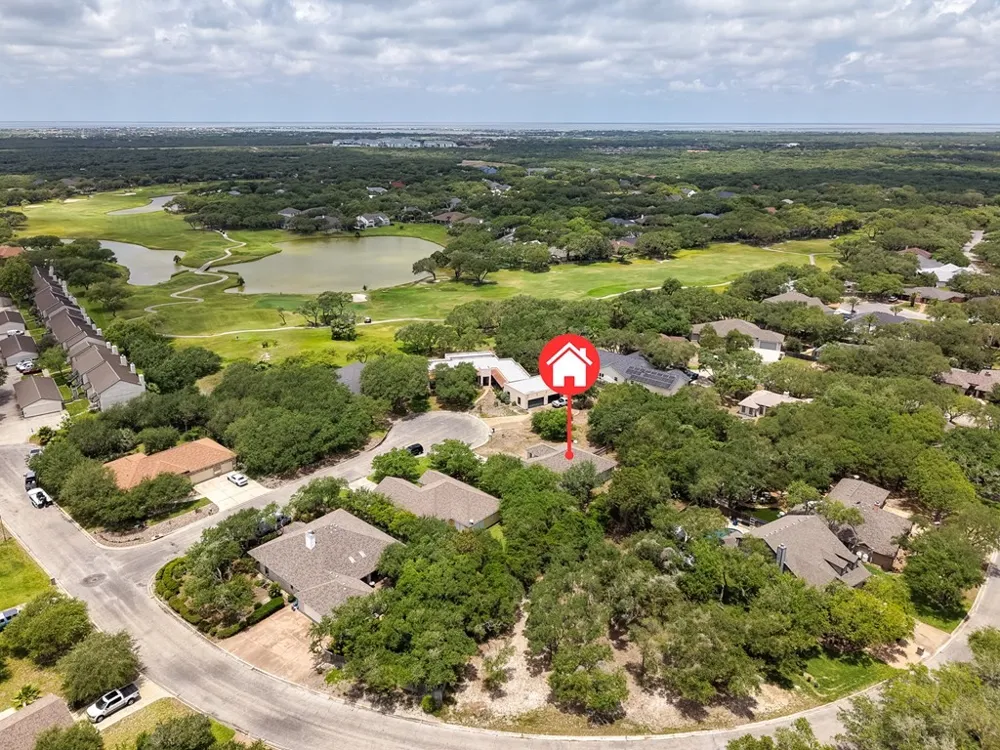 405 Cascades Rockport, TX 78382