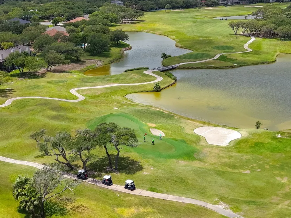 405 Cascades Rockport, TX 78382