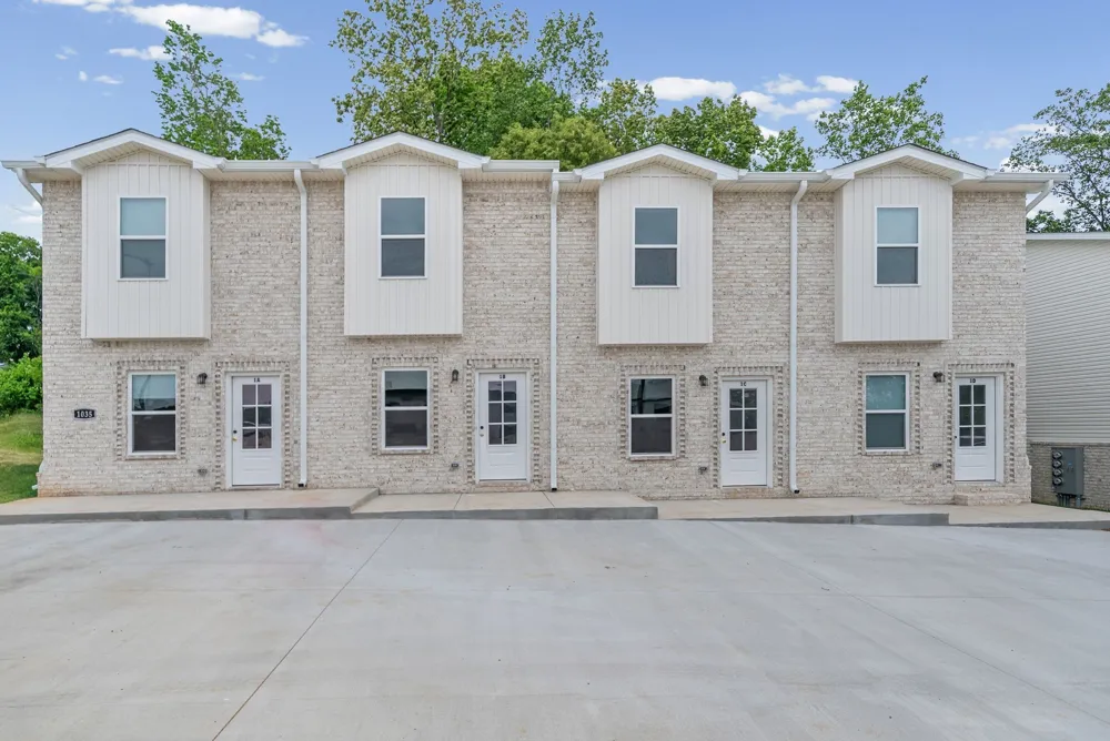 1035 Sinclair Dr #2A Clarksville, TN 37042