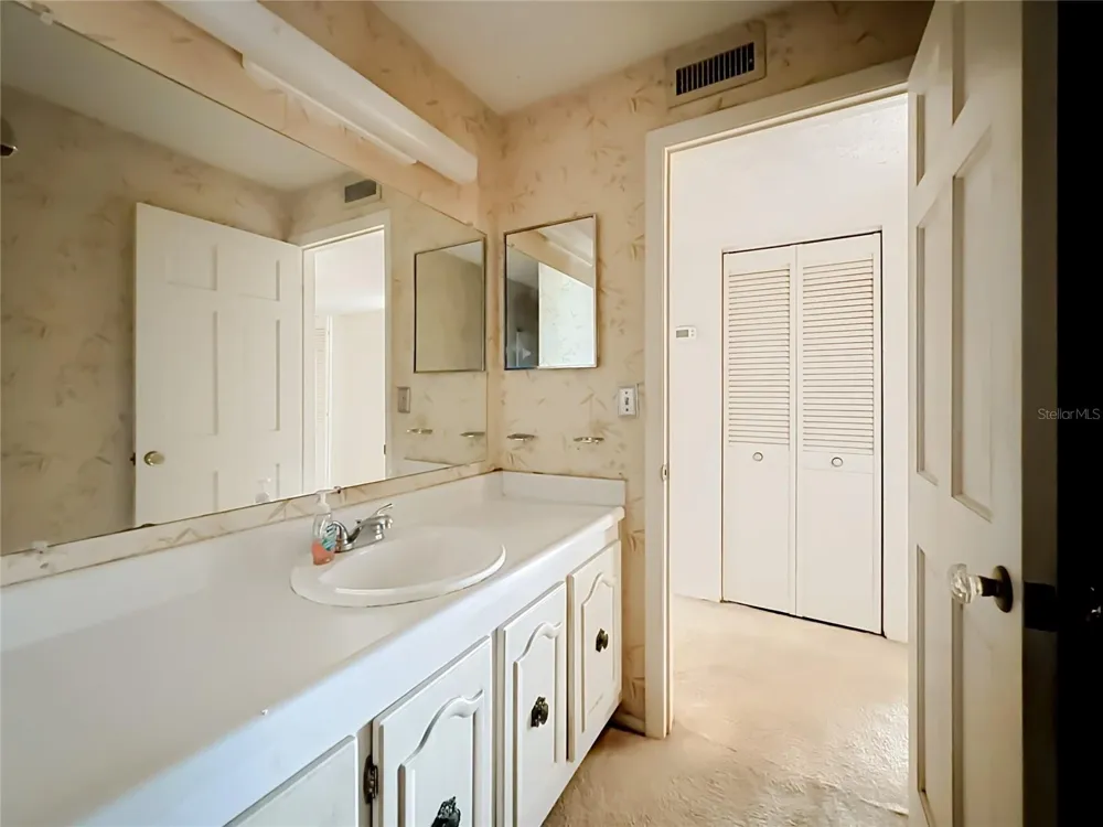 532 ORANGE DRIVE #22 Altamonte Springs, FL 32701