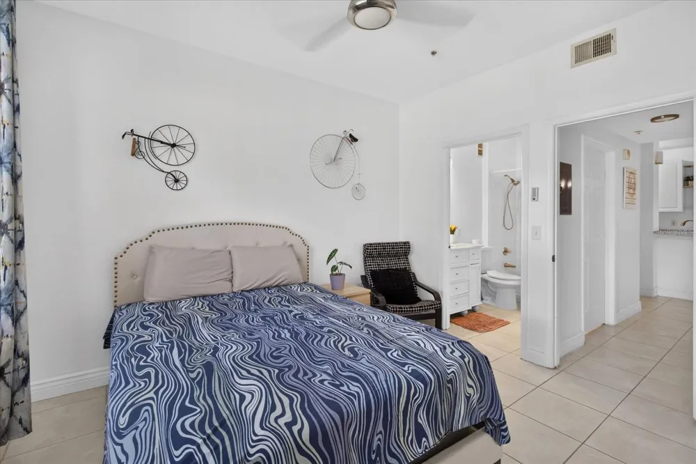 2612 ROBERT TRENT JONES DRIVE #711 Orlando, FL 32835