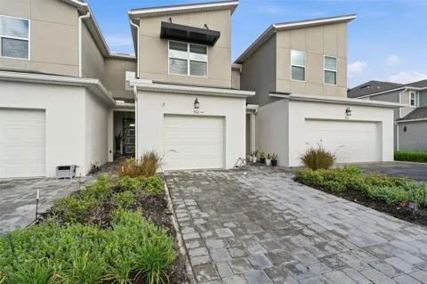 932 SPRING PALMS LOOP