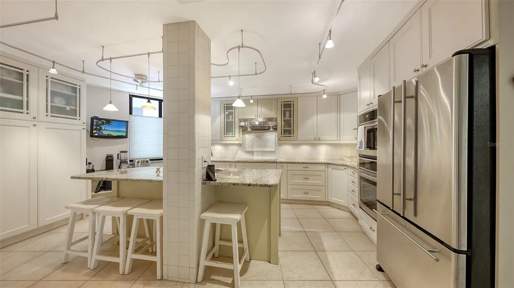 5880 MIDNIGHT PASS ROAD #307 Sarasota, FL 34242