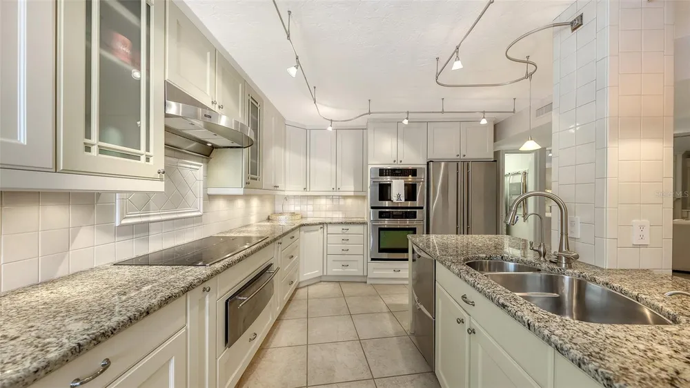 5880 MIDNIGHT PASS ROAD #307 Sarasota, FL 34242