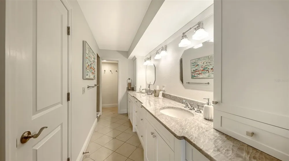 5880 MIDNIGHT PASS ROAD #307 Sarasota, FL 34242