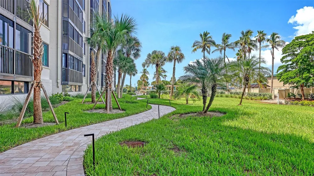 5880 MIDNIGHT PASS ROAD #307 Sarasota, FL 34242
