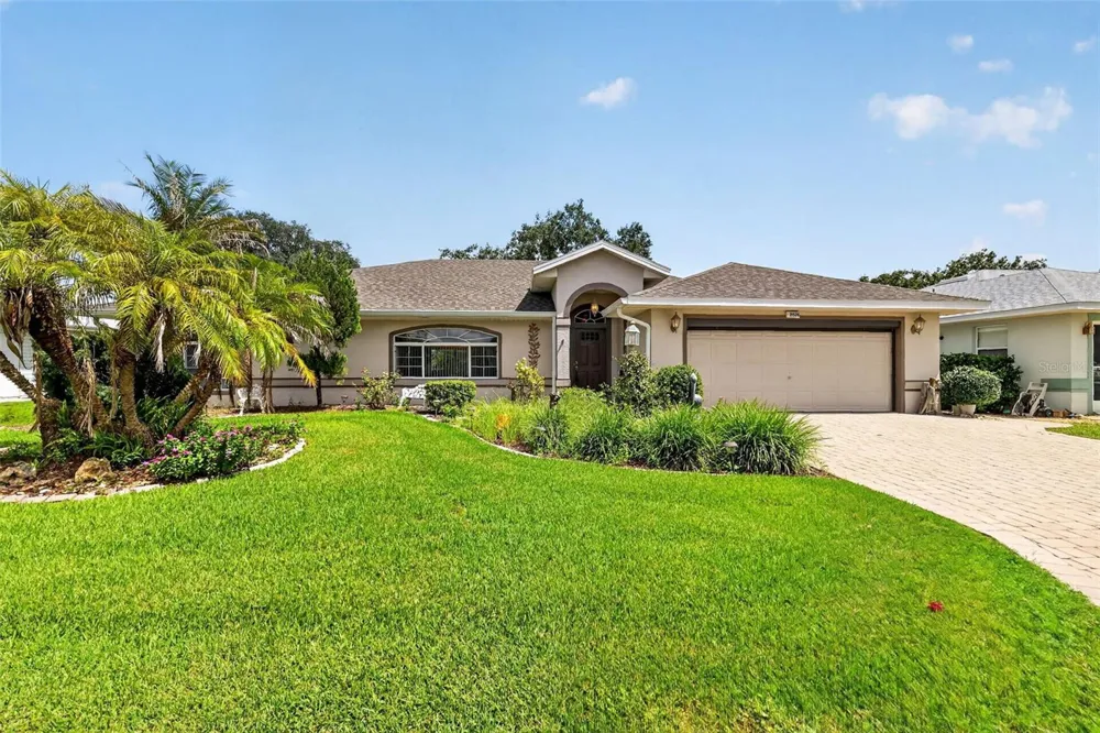 21526 KING HENRY AVENUE Leesburg, FL 34748