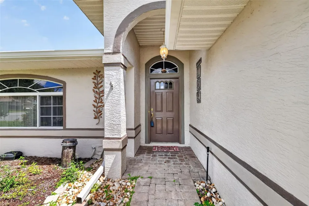 21526 KING HENRY AVENUE Leesburg, FL 34748
