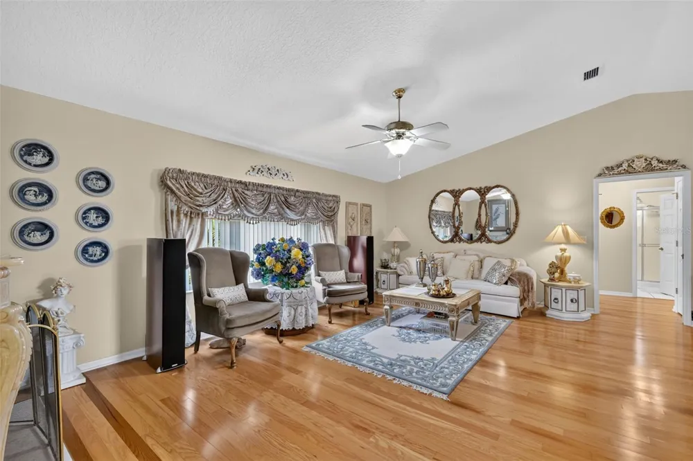 21526 KING HENRY AVENUE Leesburg, FL 34748