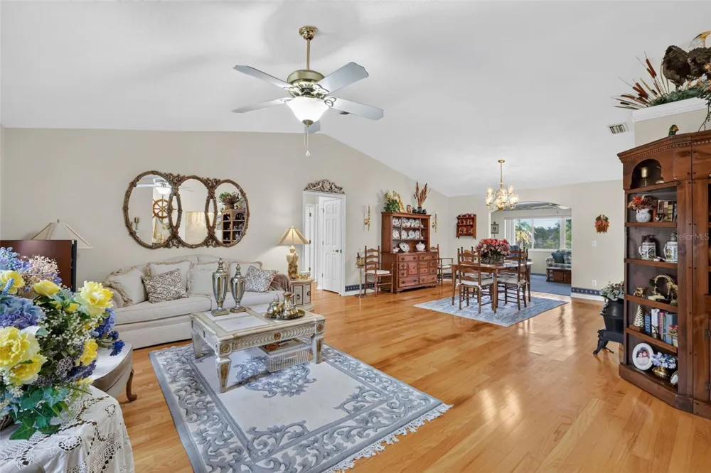 21526 KING HENRY AVENUE Leesburg, FL 34748