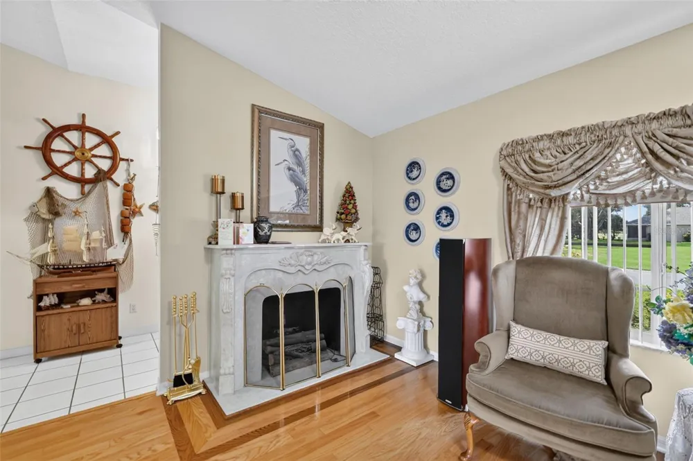 21526 KING HENRY AVENUE Leesburg, FL 34748