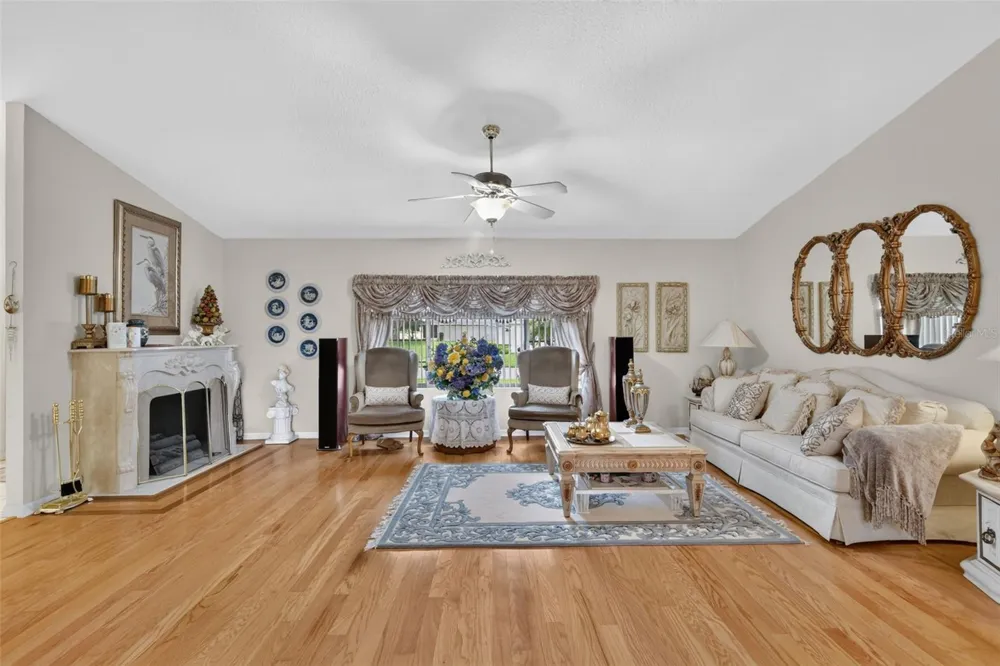 21526 KING HENRY AVENUE Leesburg, FL 34748