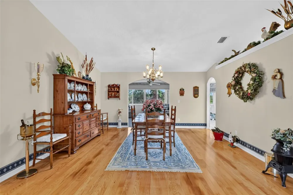 21526 KING HENRY AVENUE Leesburg, FL 34748