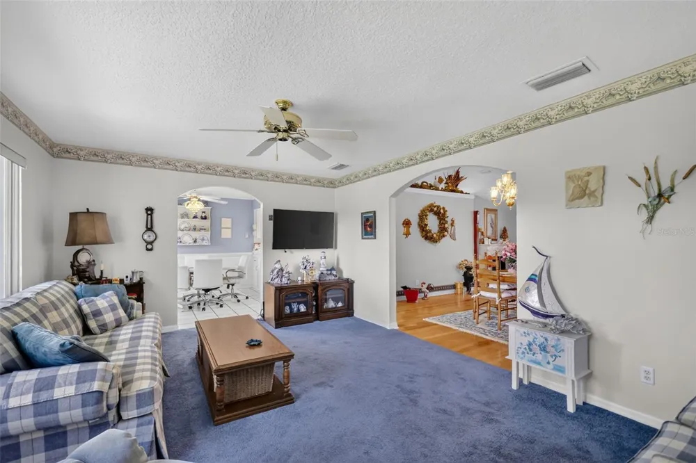 21526 KING HENRY AVENUE Leesburg, FL 34748