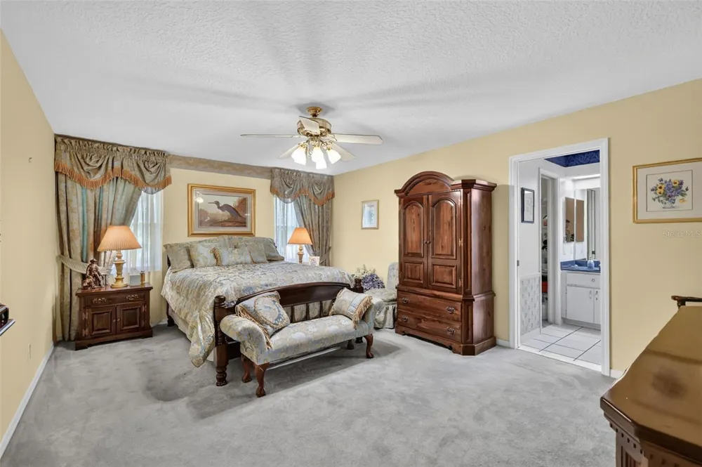 21526 KING HENRY AVENUE Leesburg, FL 34748