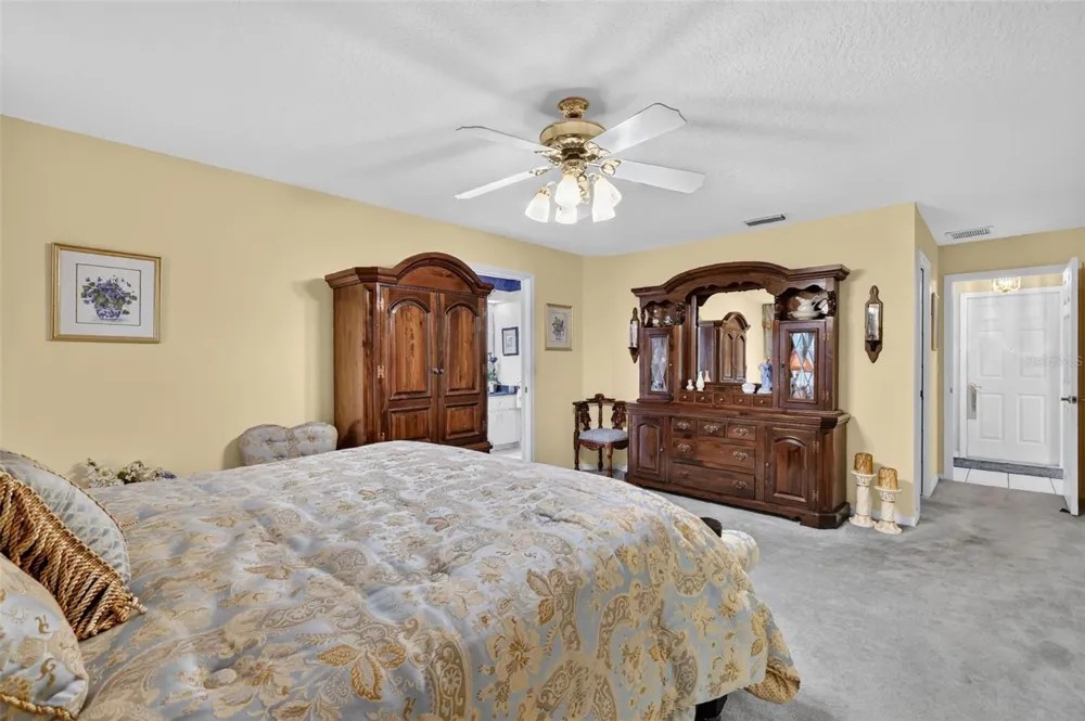 21526 KING HENRY AVENUE Leesburg, FL 34748