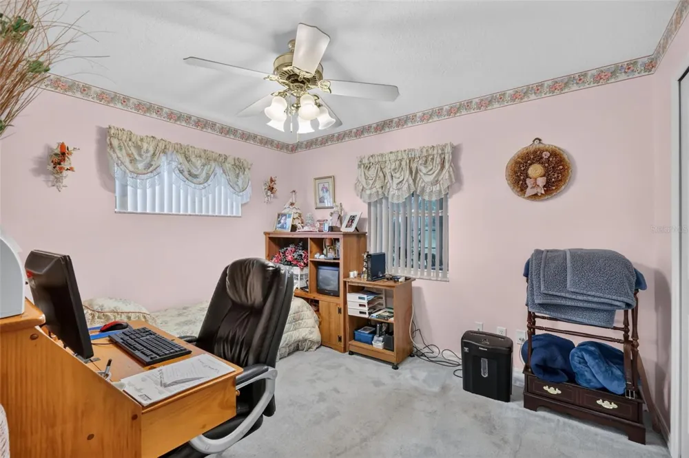 21526 KING HENRY AVENUE Leesburg, FL 34748