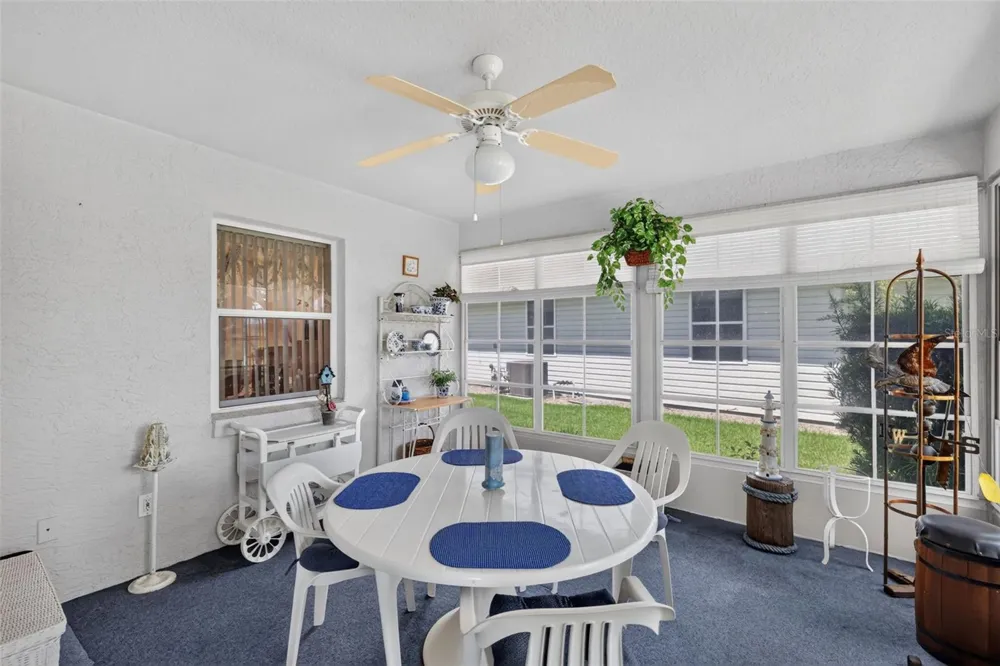 21526 KING HENRY AVENUE Leesburg, FL 34748