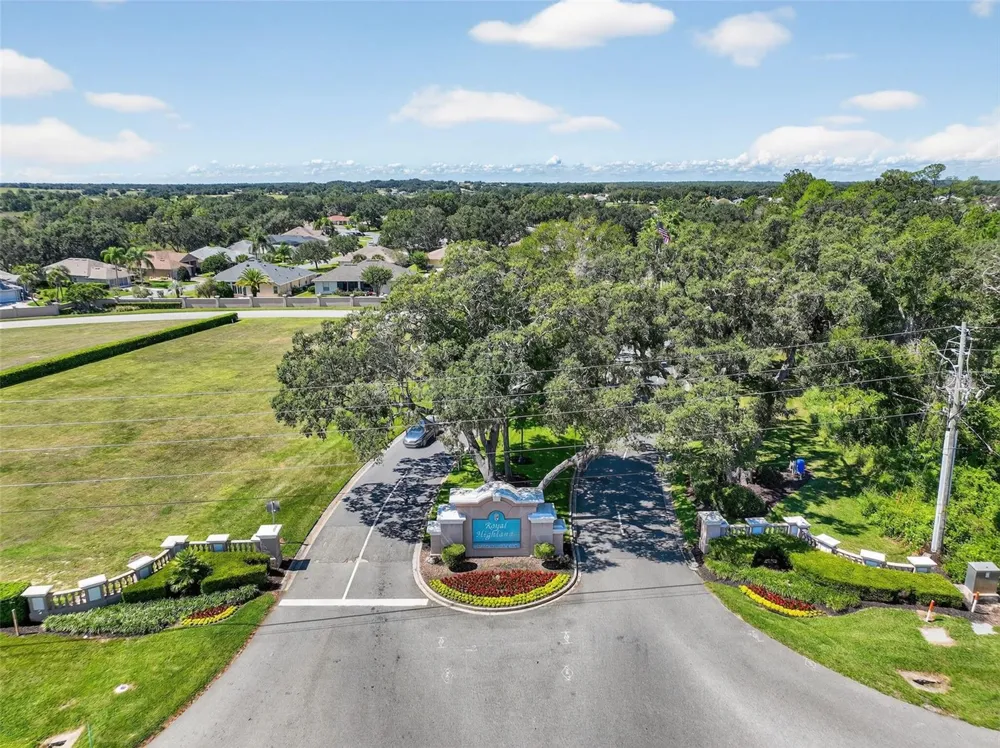 21526 KING HENRY AVENUE Leesburg, FL 34748