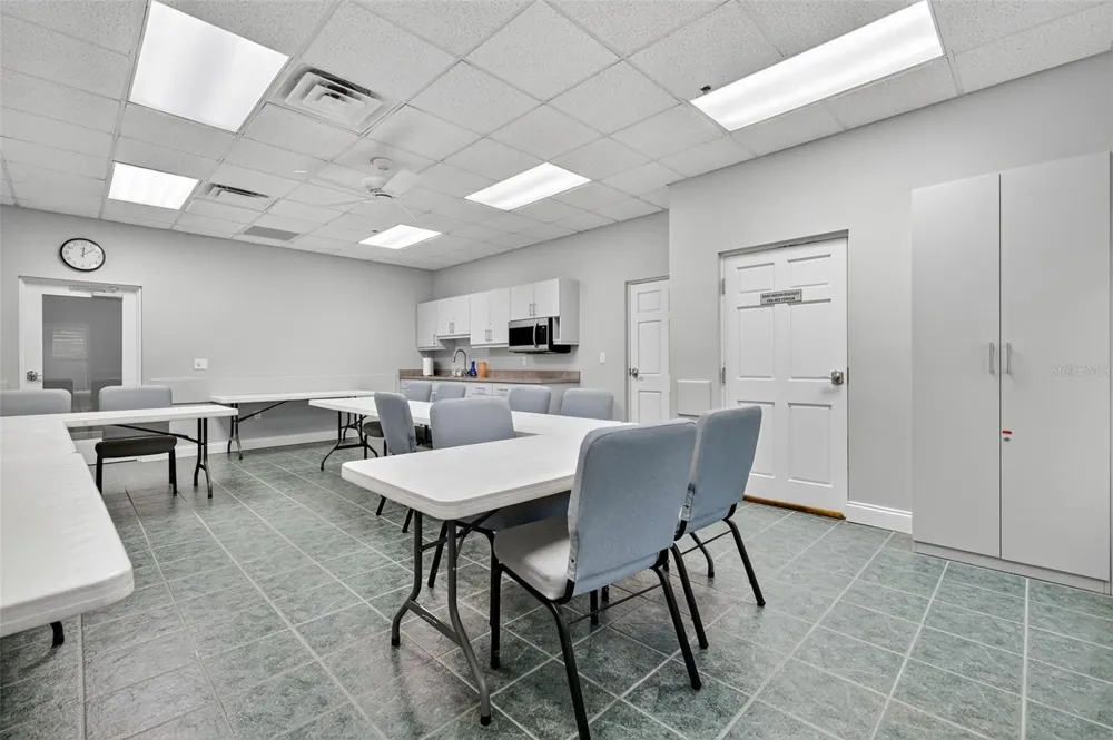 21526 KING HENRY AVENUE Leesburg, FL 34748