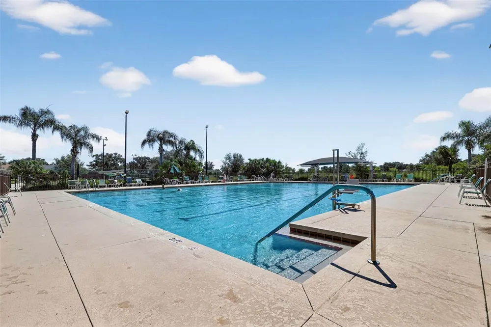 21526 KING HENRY AVENUE Leesburg, FL 34748