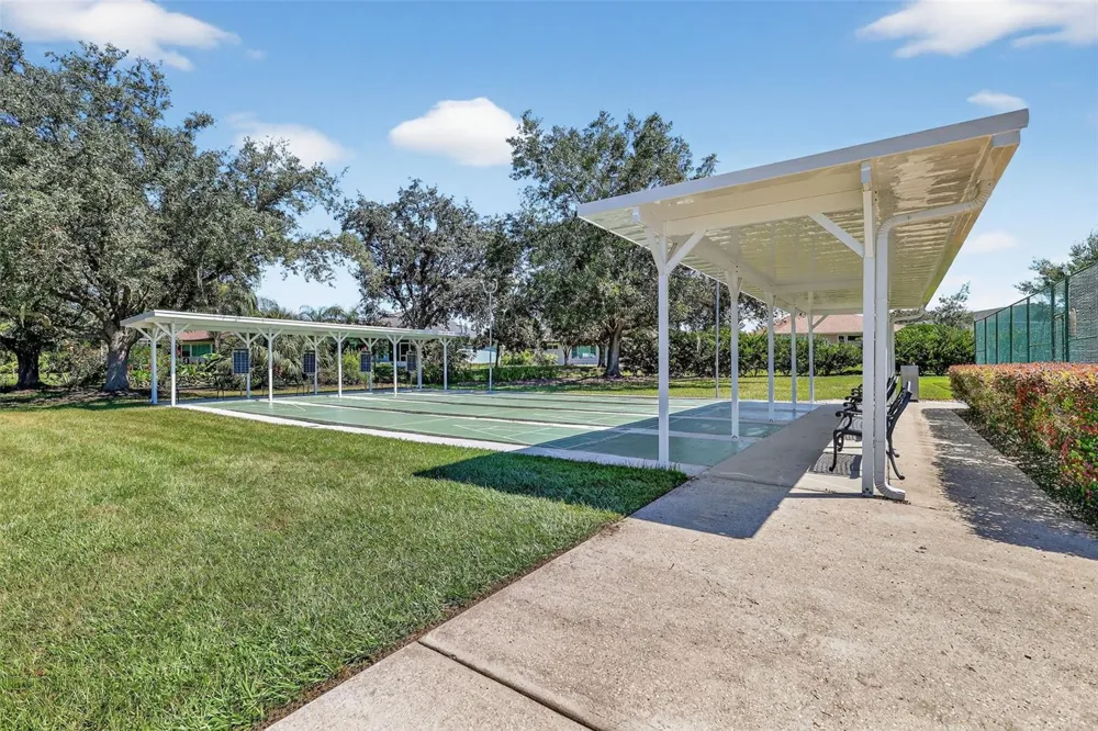 21526 KING HENRY AVENUE Leesburg, FL 34748