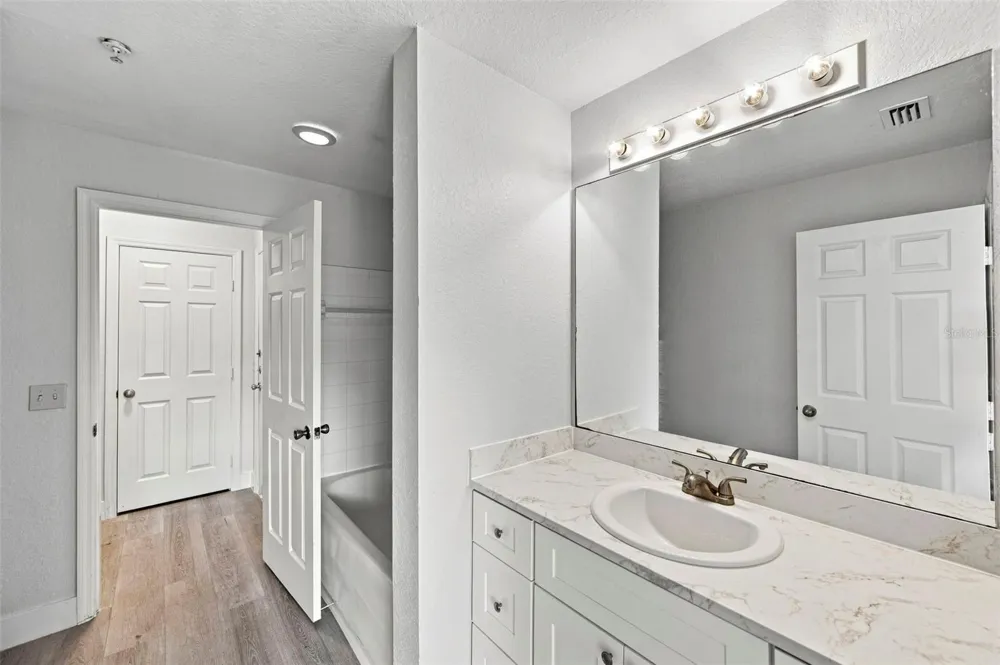 18001 RICHMOND PLACE DRIVE #136 Tampa, FL 33647