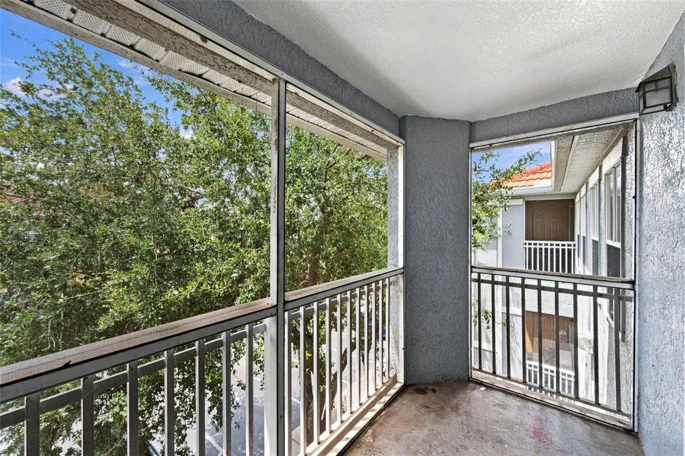 18001 RICHMOND PLACE DRIVE #136 Tampa, FL 33647