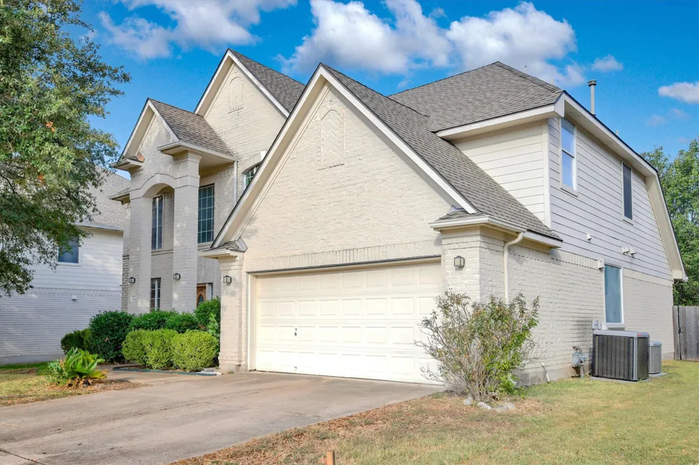 824 Broken Feather Trail Pflugerville, TX 78660