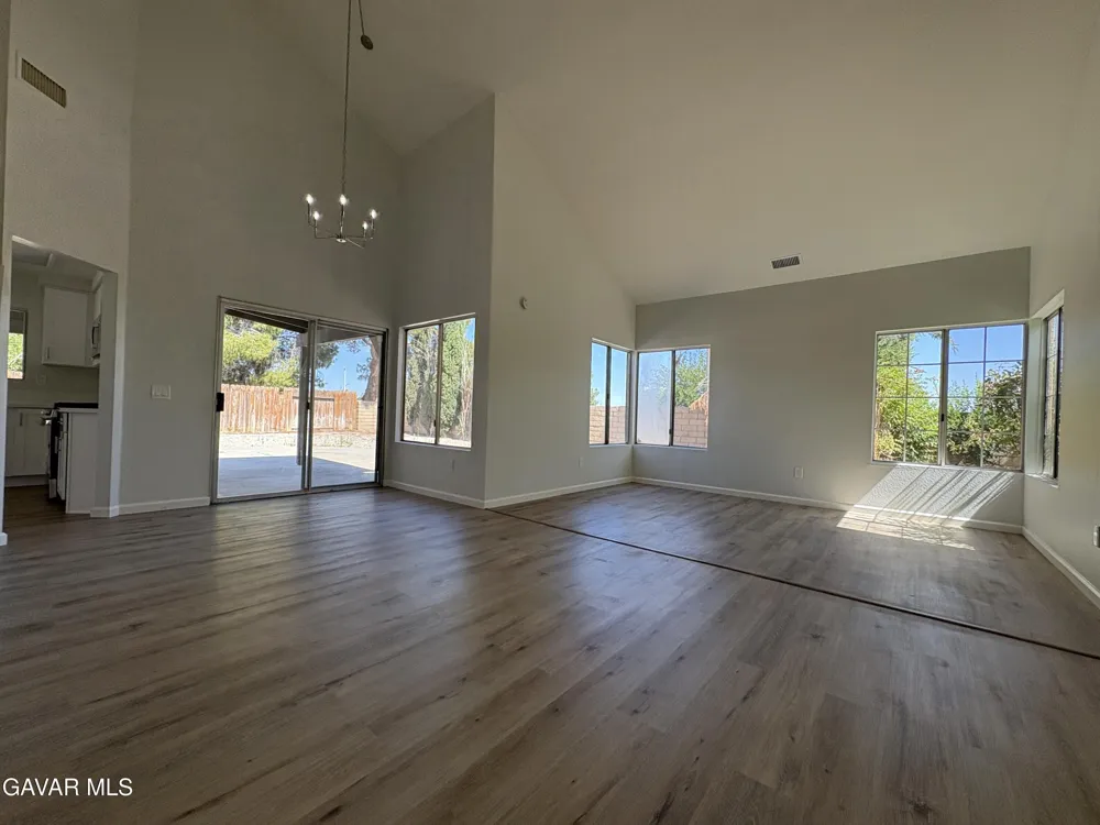 37557 E 42nd Street Palmdale, CA 93552