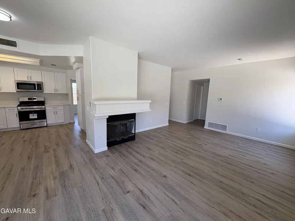 37557 E 42nd Street Palmdale, CA 93552