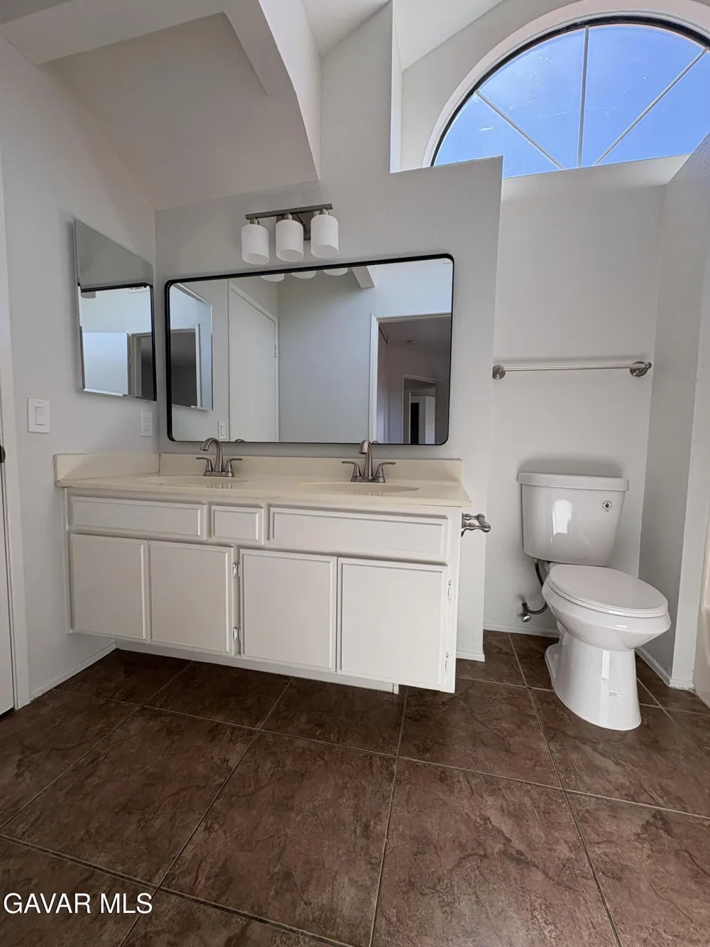 37557 E 42nd Street Palmdale, CA 93552