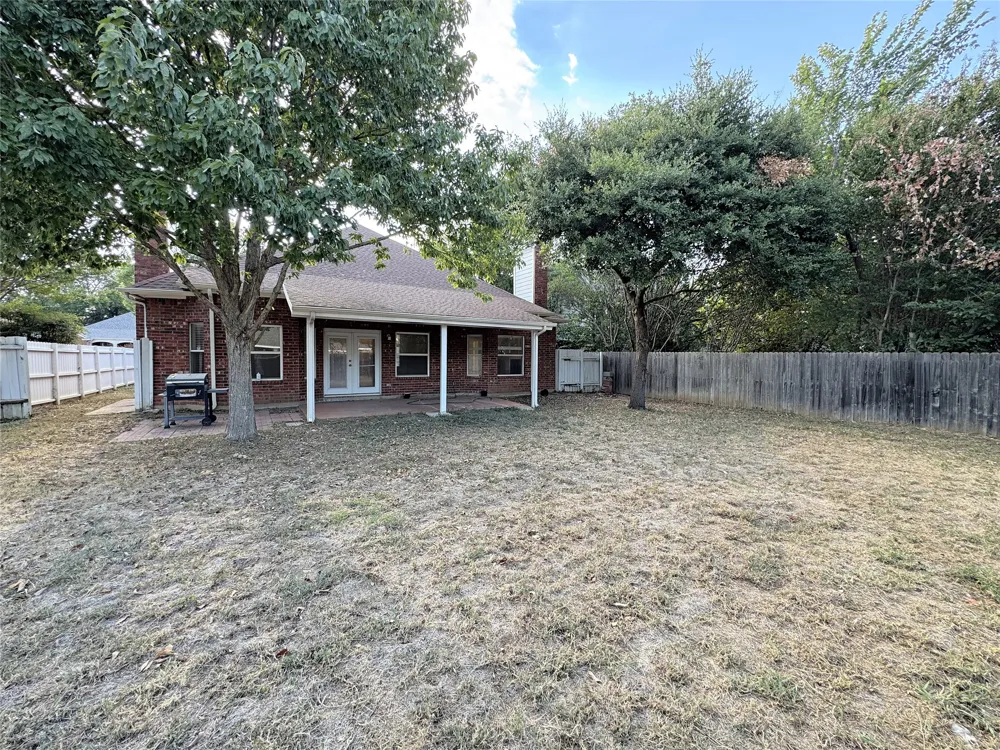 6415 Redstone Drive Arlington, TX 76001