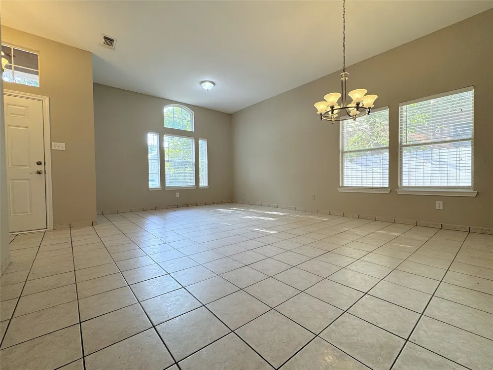 6415 Redstone Drive Arlington, TX 76001