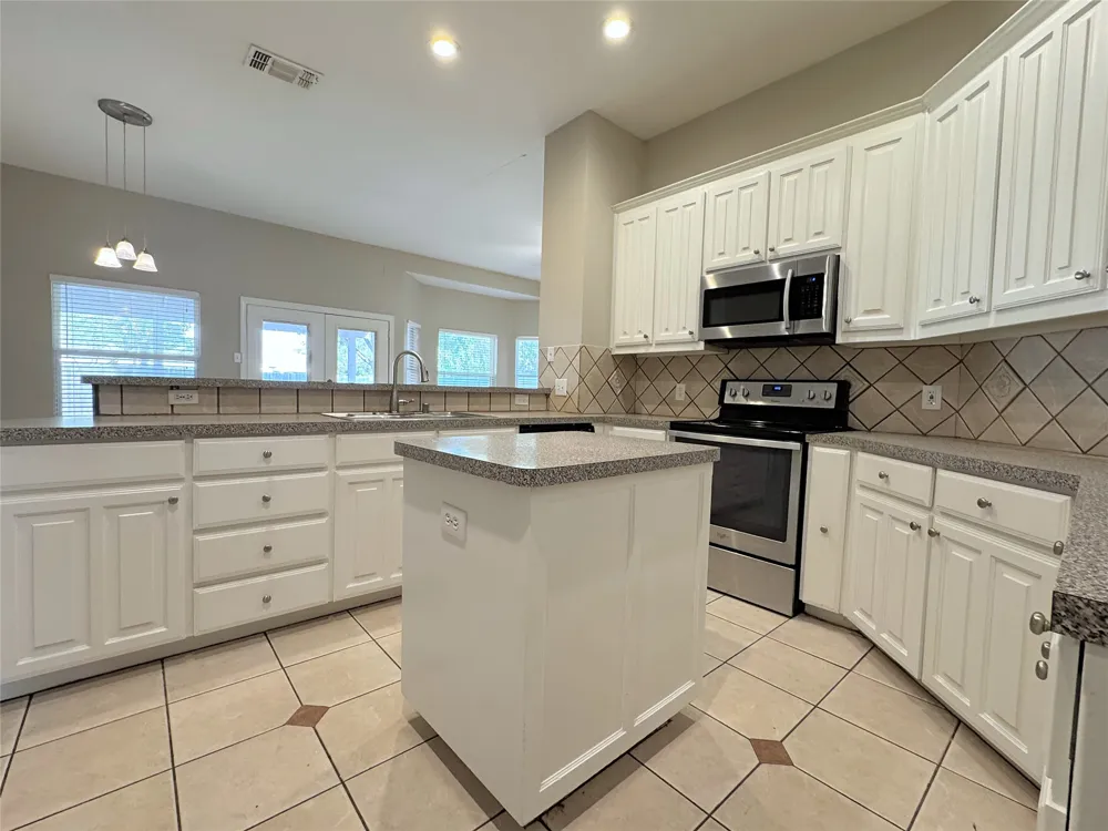 6415 Redstone Drive Arlington, TX 76001