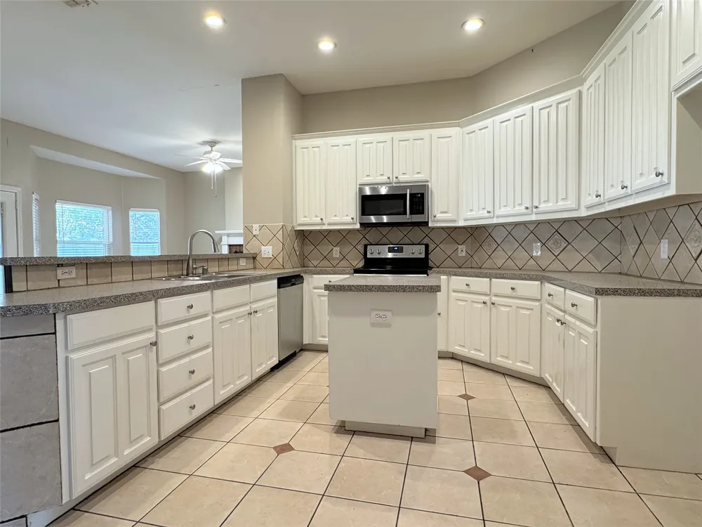 6415 Redstone Drive Arlington, TX 76001
